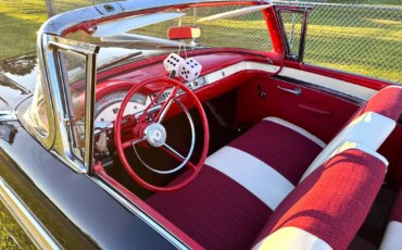 Ford-Fairlane-500-skyliner-1957-Black-Red-14