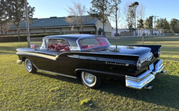 Ford-Fairlane-500-skyliner-1957-Black-Red-15