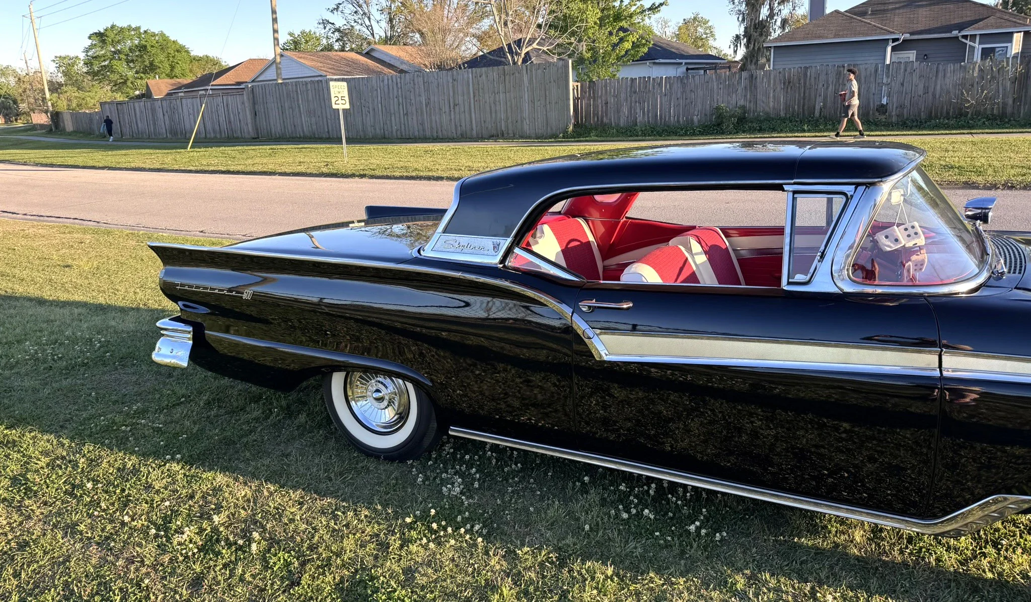 Ford-Fairlane-500-skyliner-1957-Black-Red-16