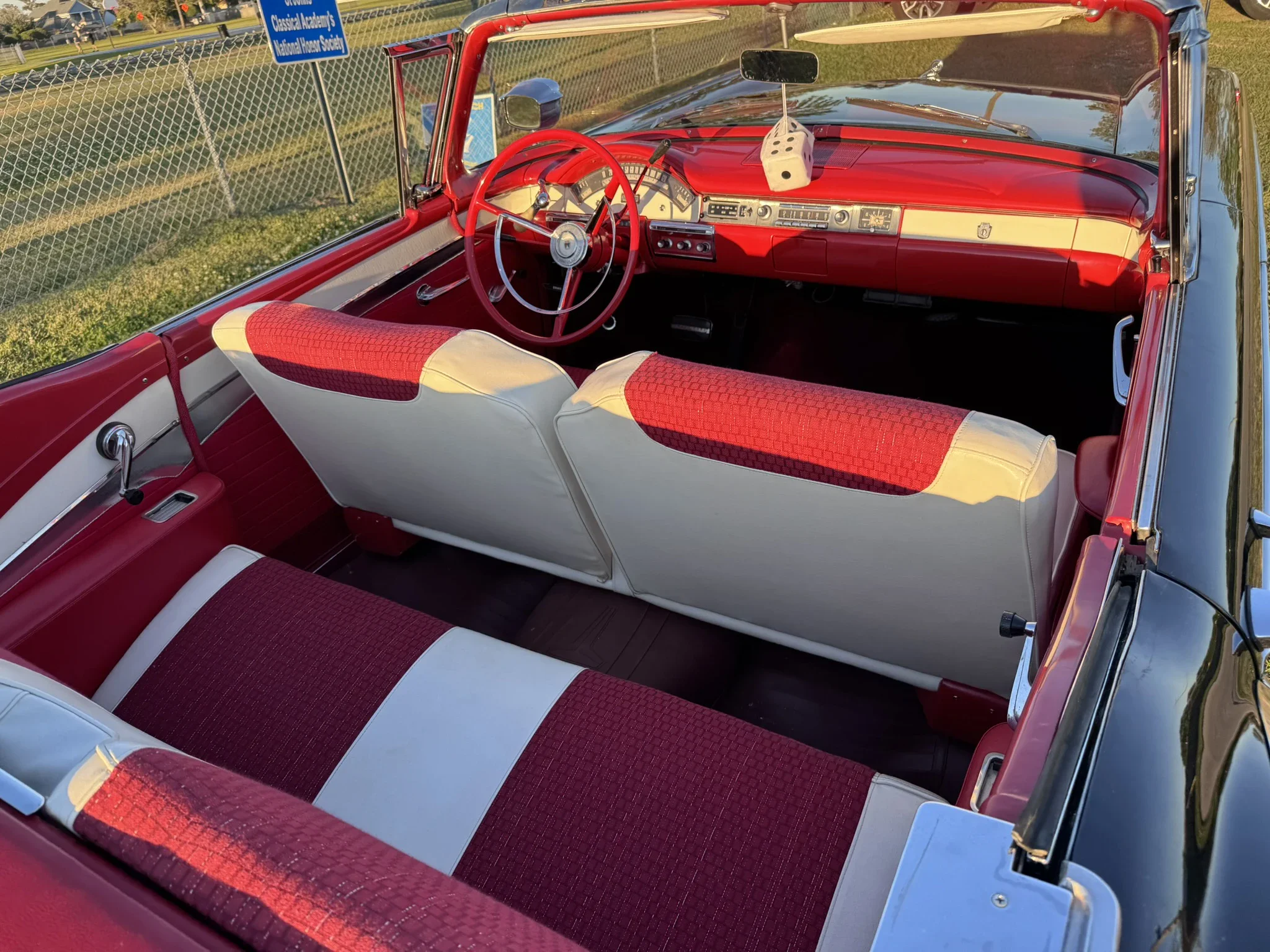 Ford-Fairlane-500-skyliner-1957-Black-Red-21