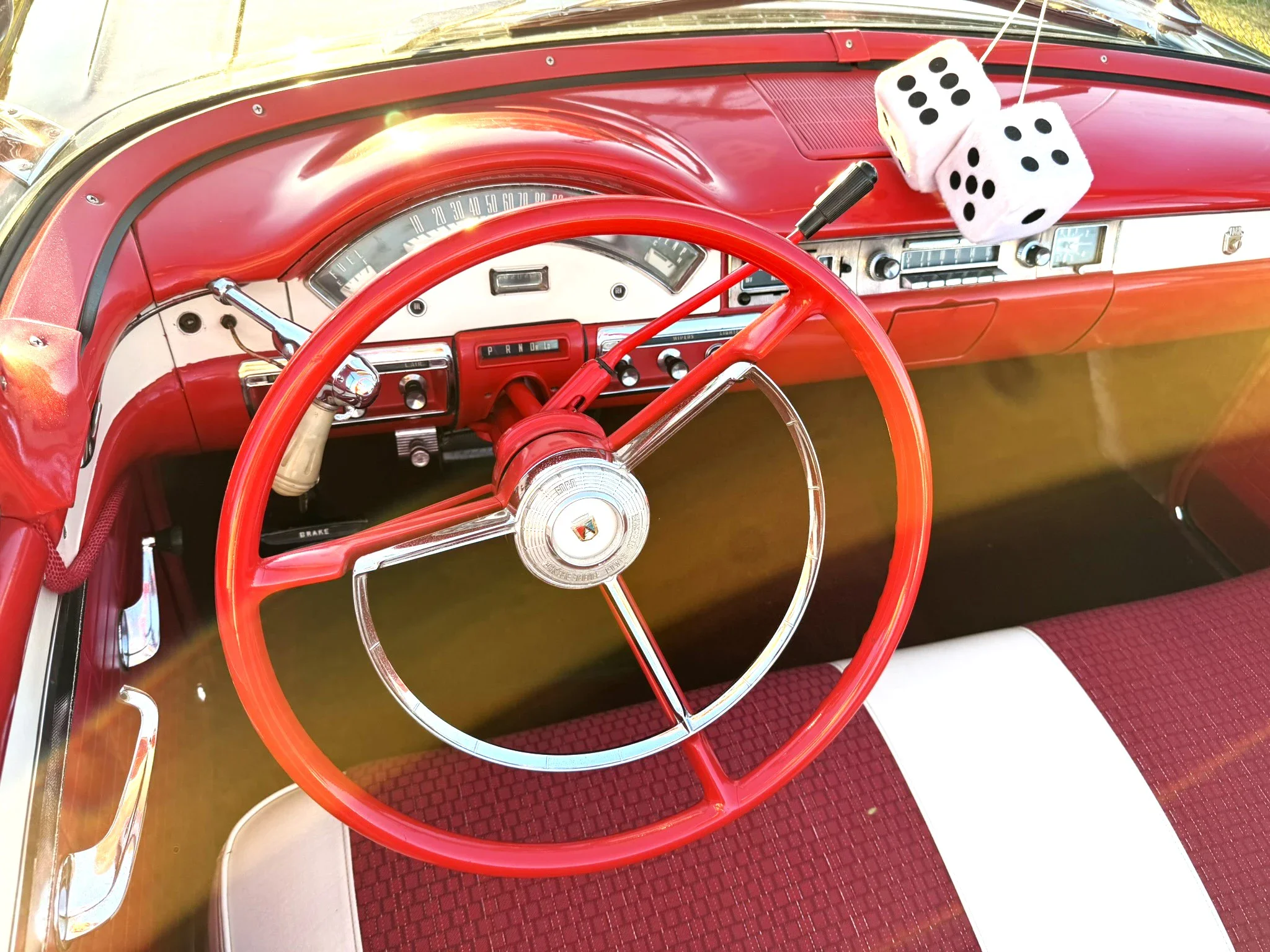 Ford-Fairlane-500-skyliner-1957-Black-Red-22
