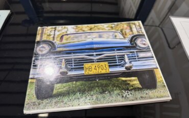 Ford-Fairlane-500-skyliner-1957-Black-Red-35