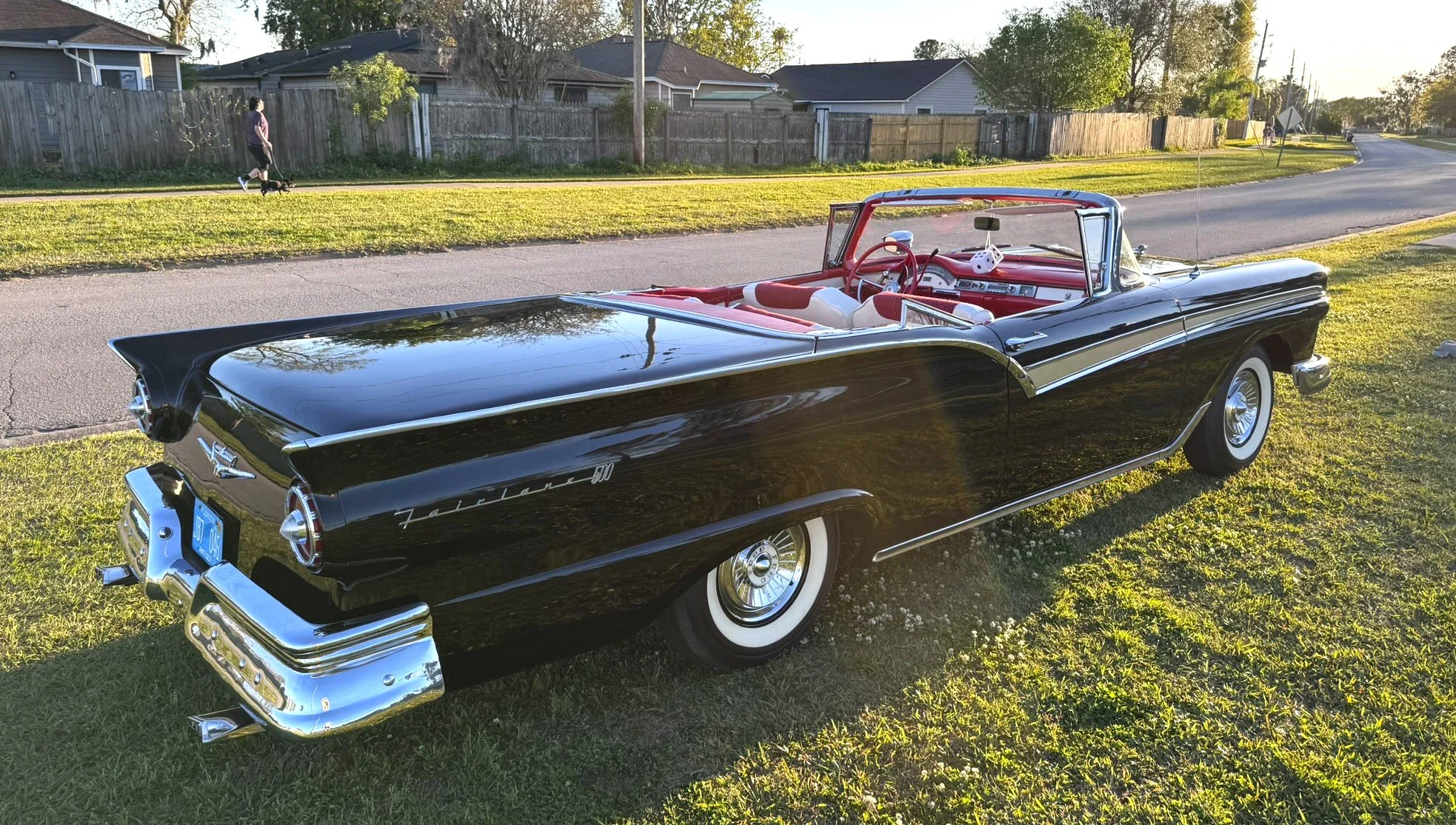 Ford-Fairlane-500-skyliner-1957-Black-Red-6