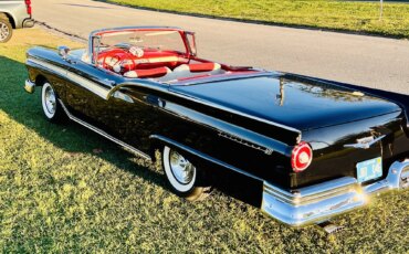 Ford-Fairlane-500-skyliner-1957-Black-Red-7