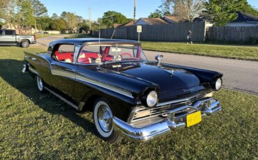 Ford-Fairlane-500-skyliner-1957-Black-Red-9