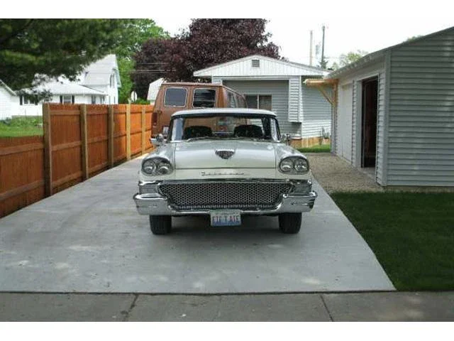 Ford-Fairlane-500-skyliner-1958-Colonial-WhiteBlack-4