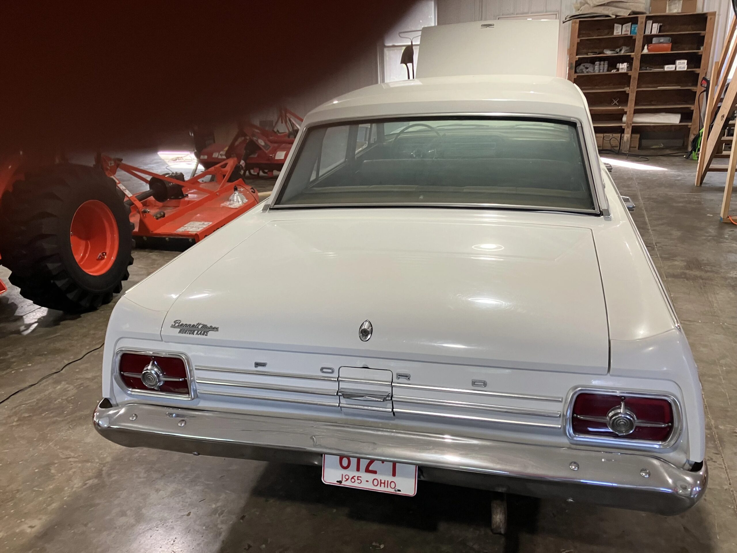 Ford-Fairlane-500-skyliner-1965-White-Beige-1