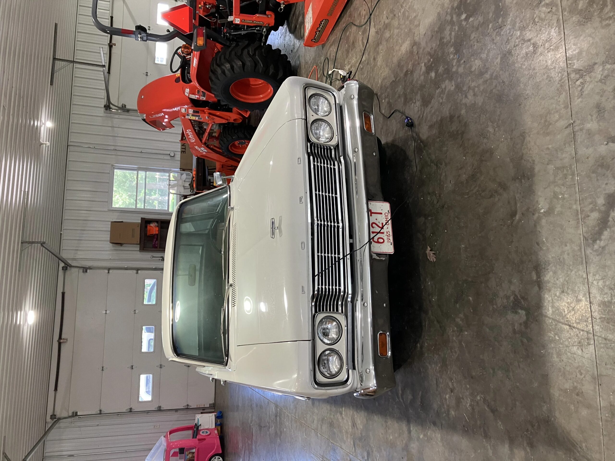 Ford-Fairlane-500-skyliner-1965-White-Beige-2