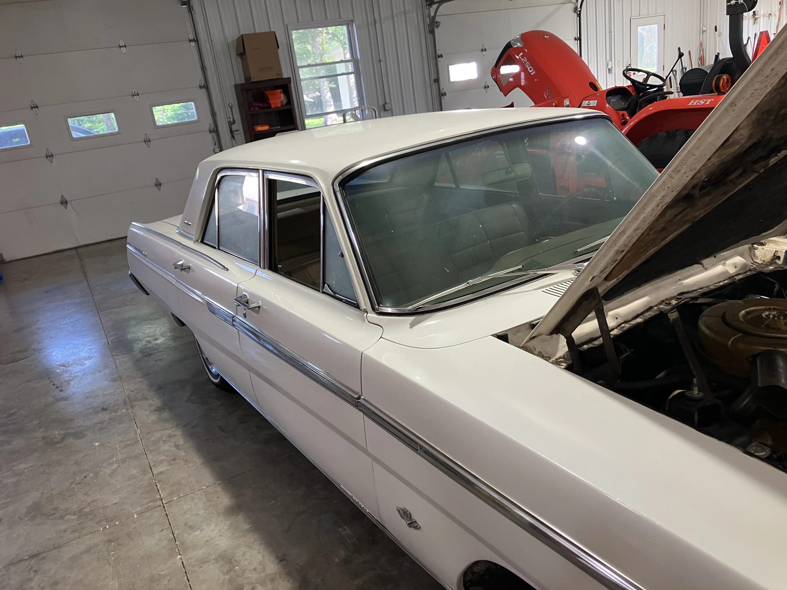 Ford-Fairlane-500-skyliner-1965-White-Beige