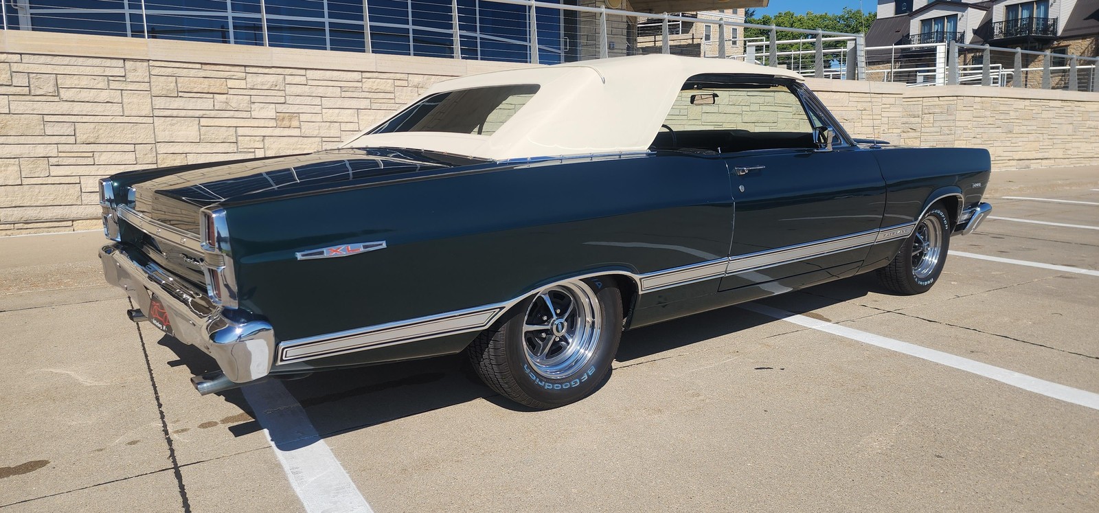Ford-Fairlane-XL-1967-10