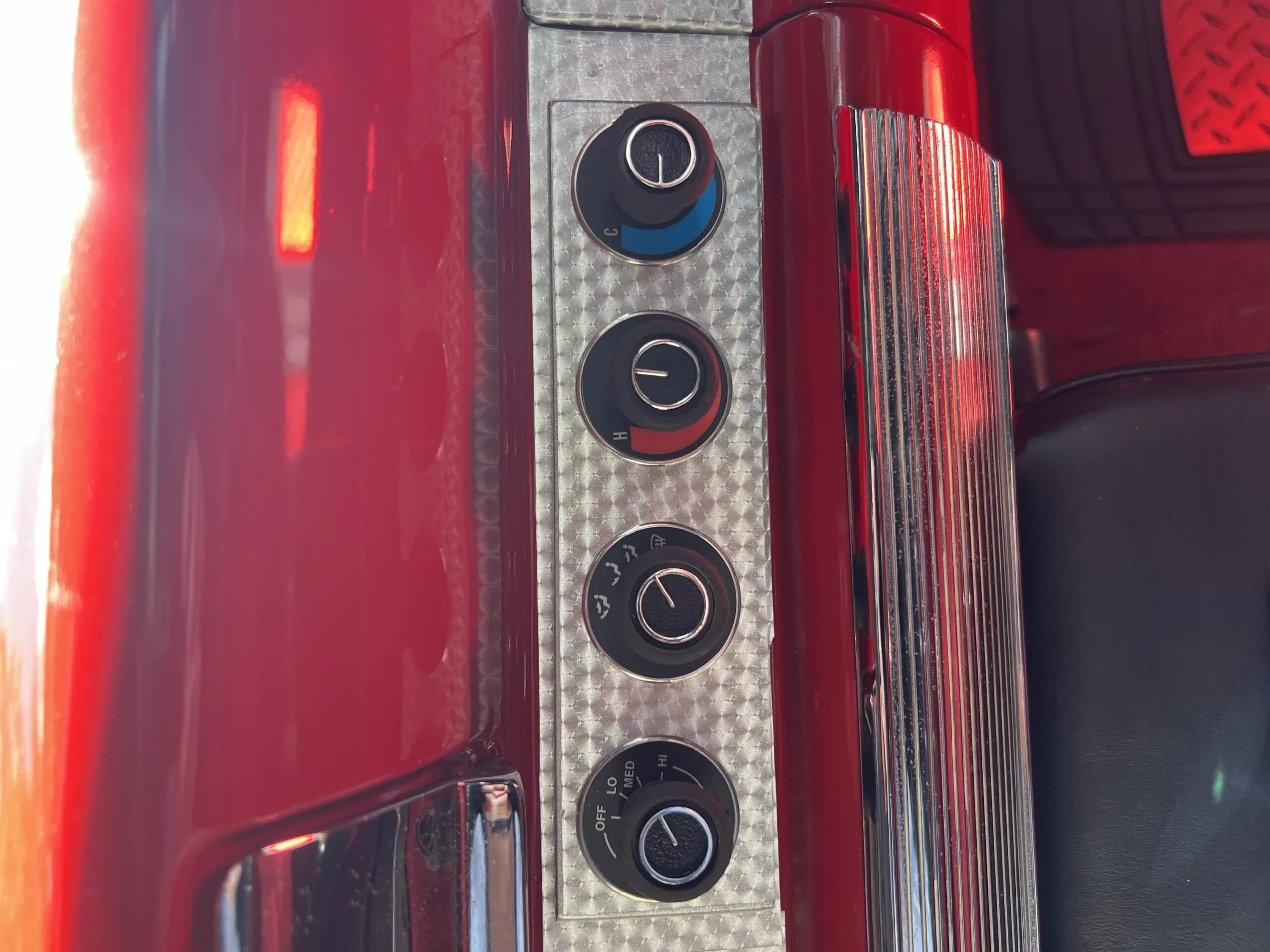 Ford-Fairlane-sport-1956-Red-2