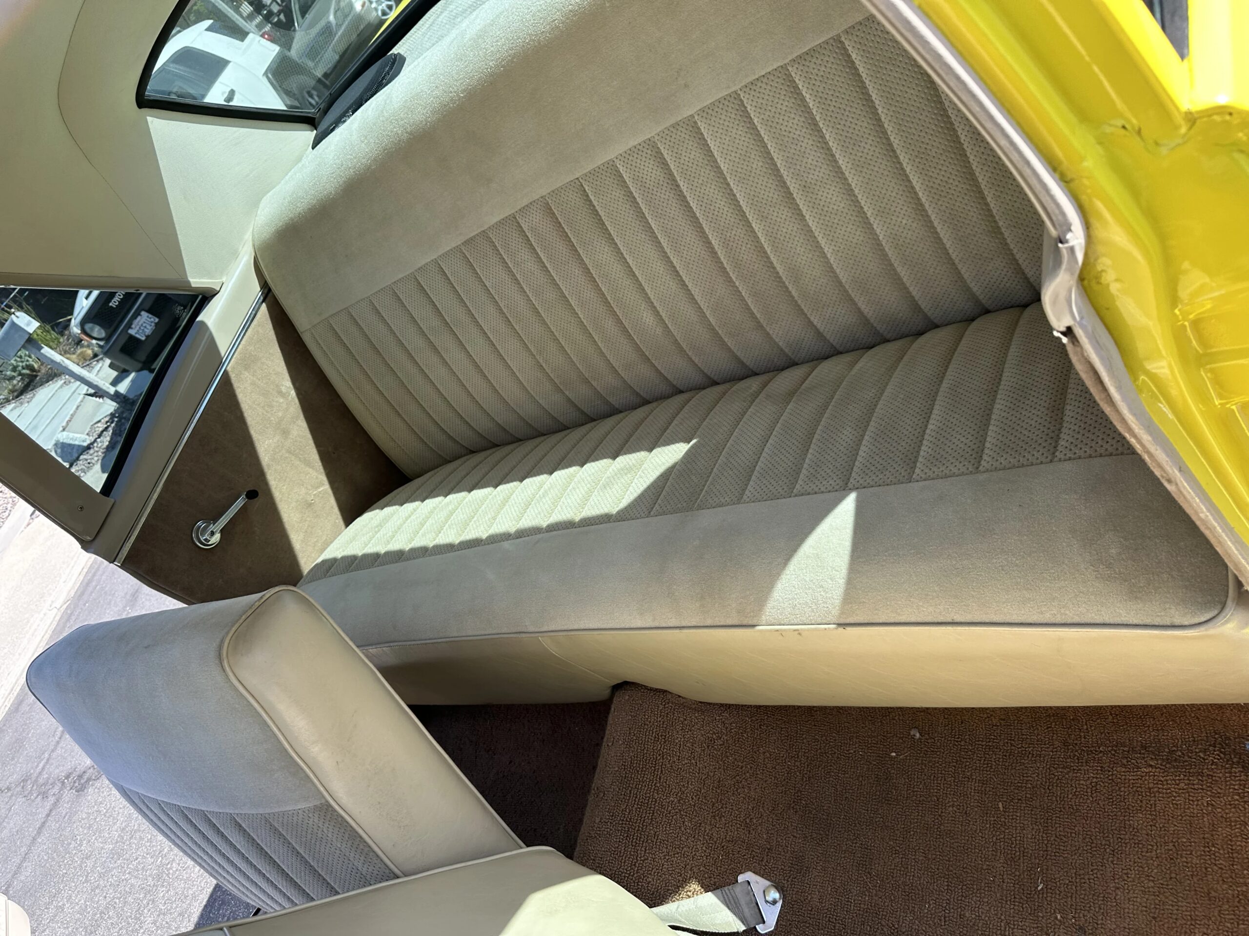 Ford-Fairlane-sport-1966-Yellow-Beige-36