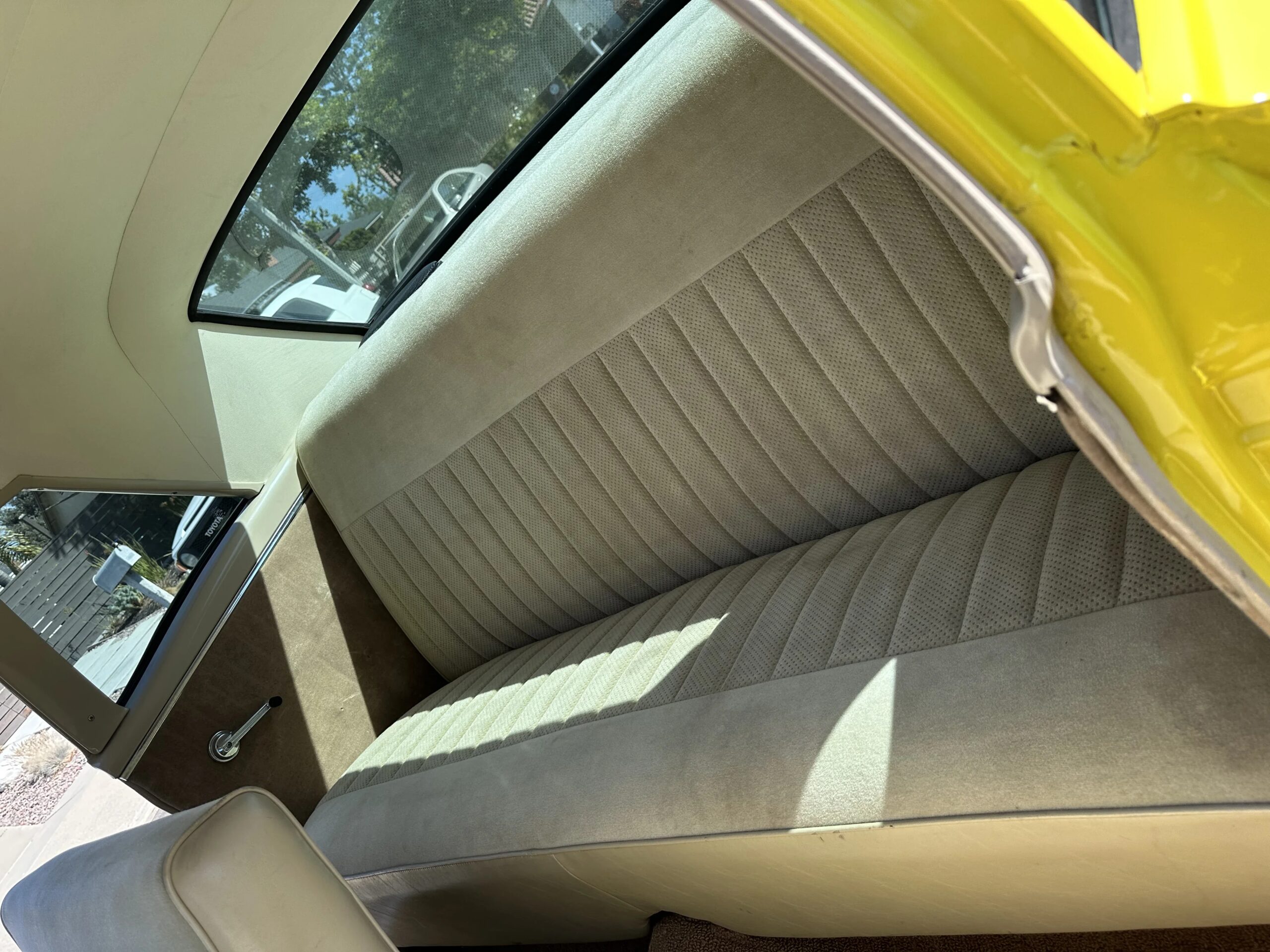 Ford-Fairlane-sport-1966-Yellow-Beige-38