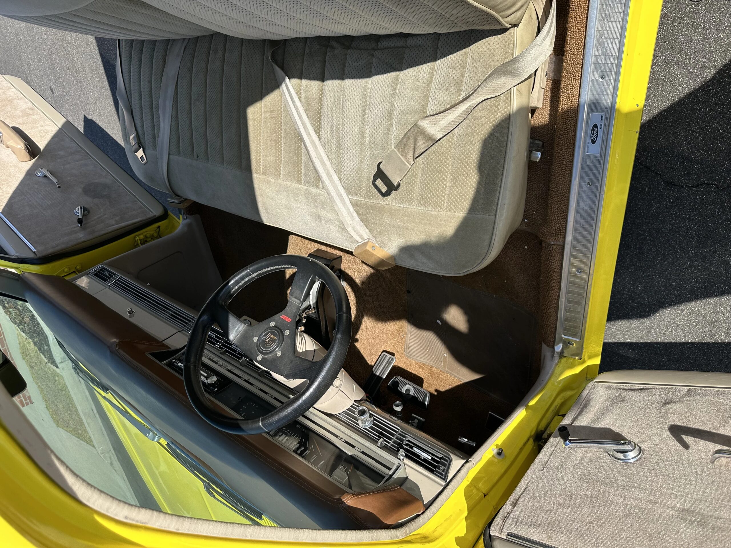Ford-Fairlane-sport-1966-Yellow-Beige-40