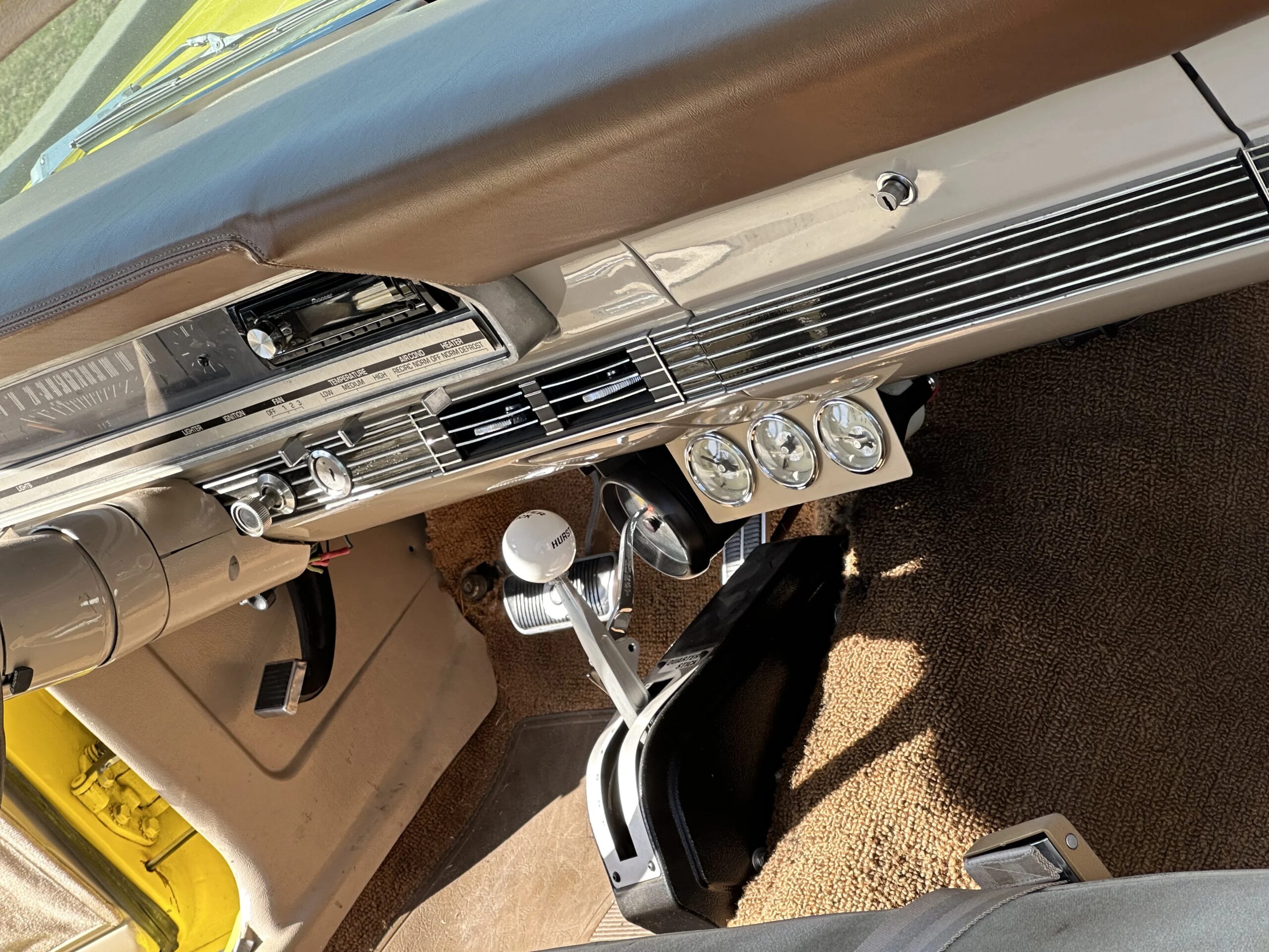 Ford-Fairlane-sport-1966-Yellow-Beige-42