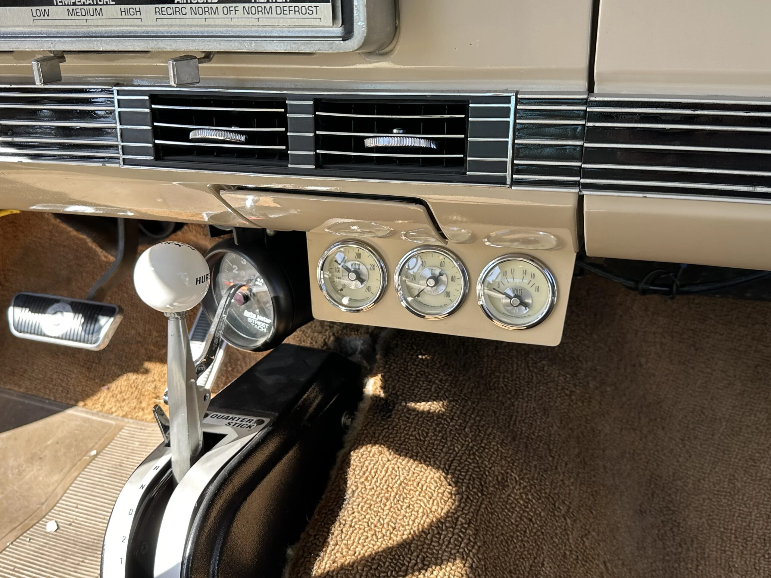 Ford-Fairlane-sport-1966-Yellow-Beige-43