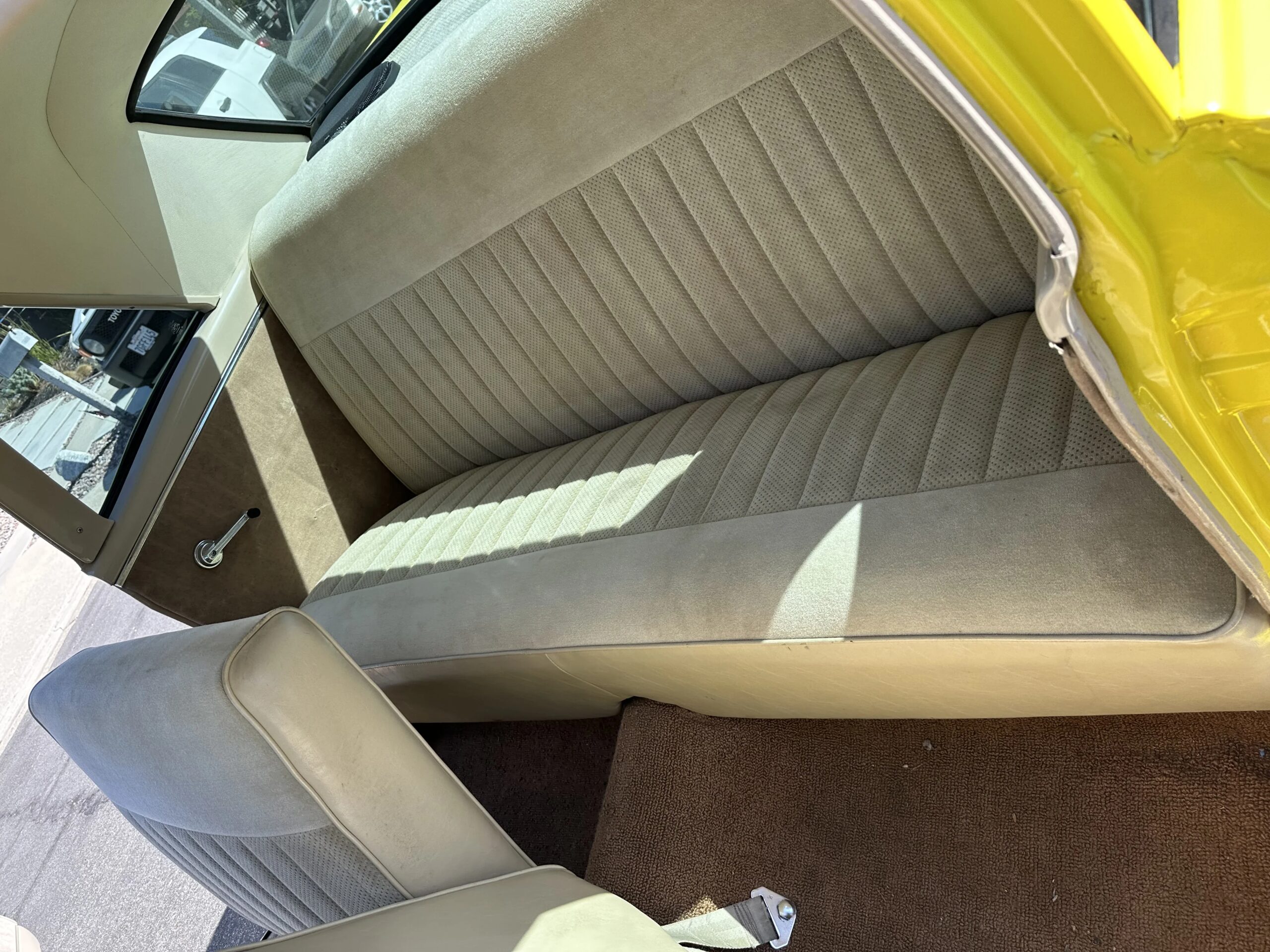 Ford-Fairlane-sport-1966-Yellow-Beige-52