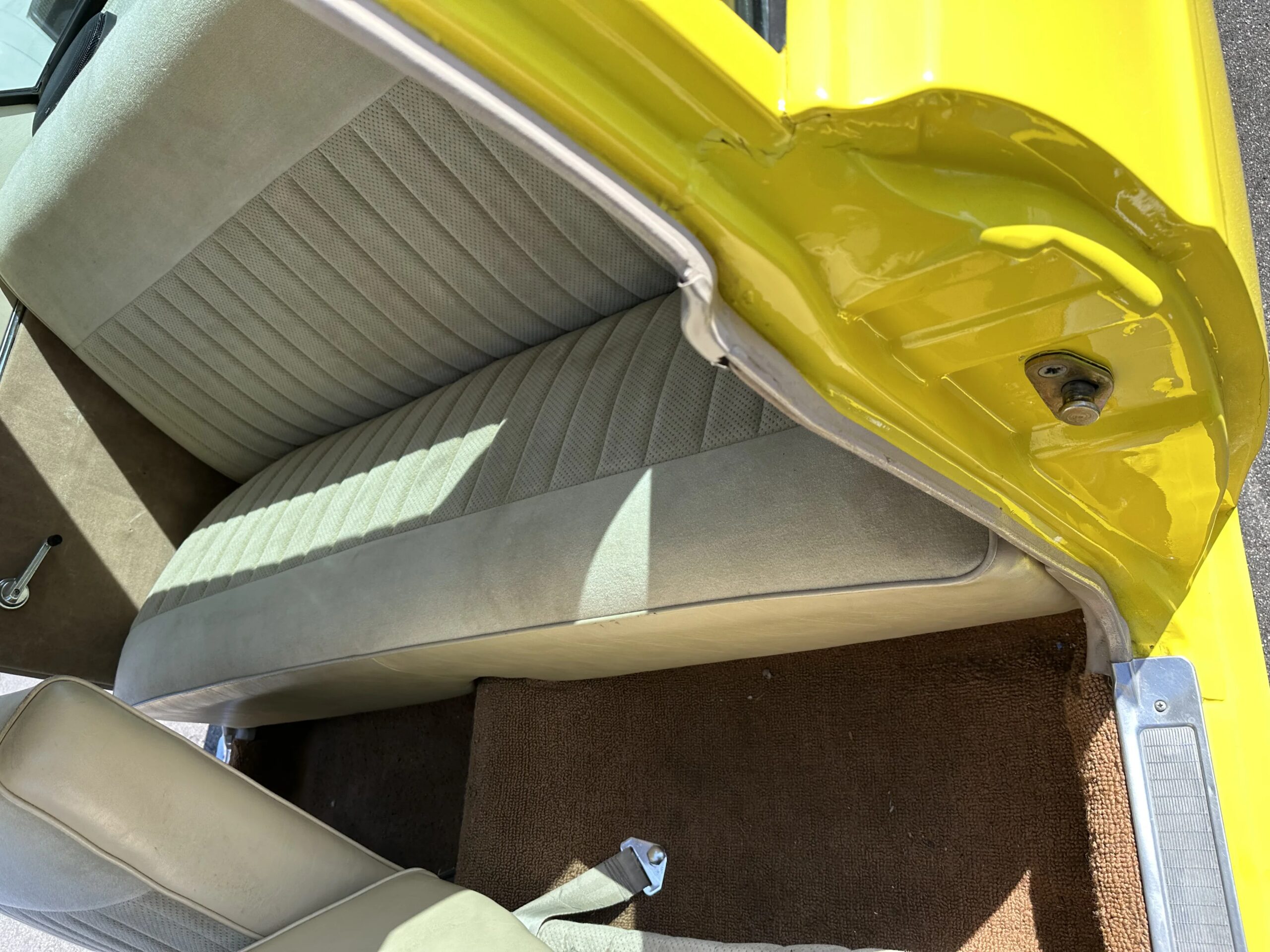 Ford-Fairlane-sport-1966-Yellow-Beige-7