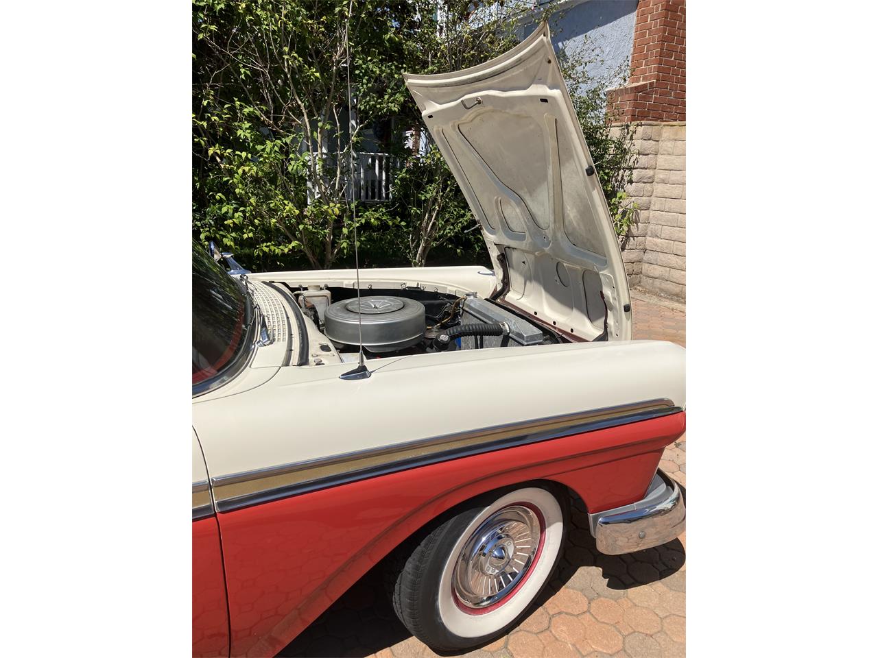 Ford-Fairlane-victoria-1957-Flame-red-amp-white-Red-amp-white-14