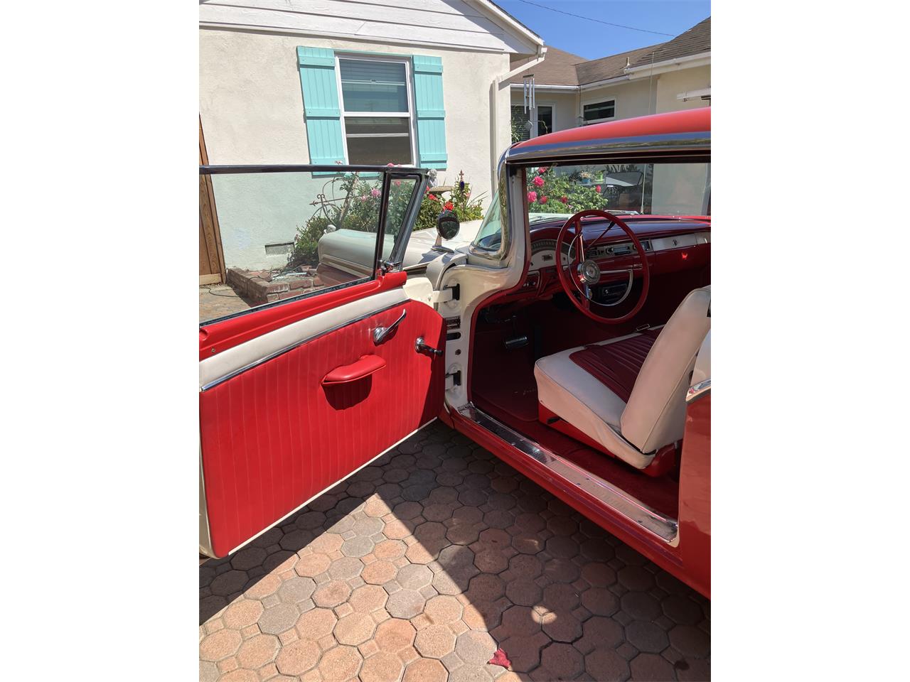 Ford-Fairlane-victoria-1957-Flame-red-amp-white-Red-amp-white-19