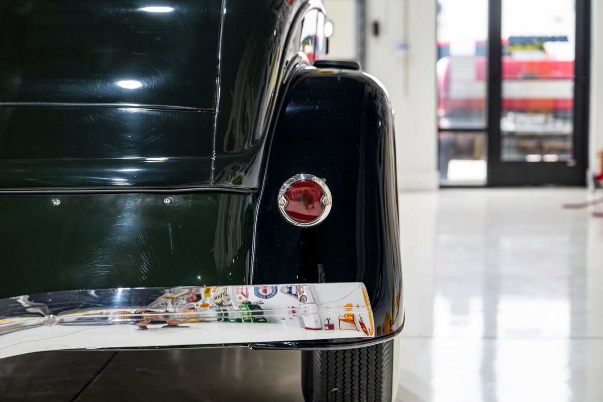 Ford-Full-Fender-Roadster-1933-12