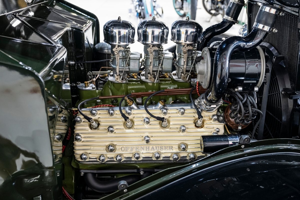 Ford-Full-Fender-Roadster-1933-14