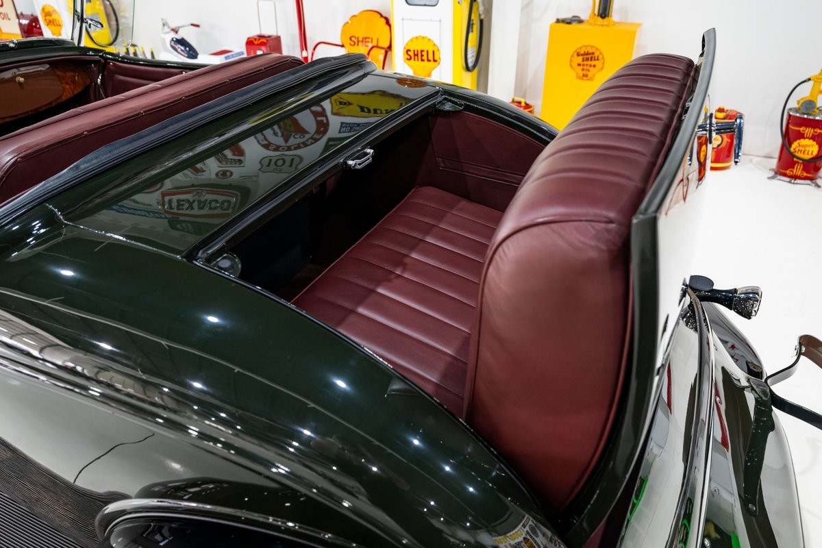 Ford-Full-Fender-Roadster-1933-16