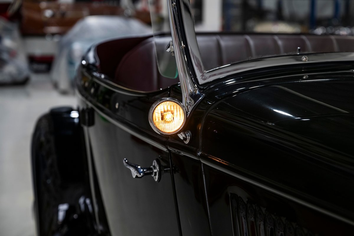 Ford-Full-Fender-Roadster-1933-30