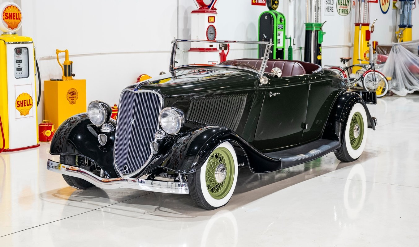 Ford-Full-Fender-Roadster-1933