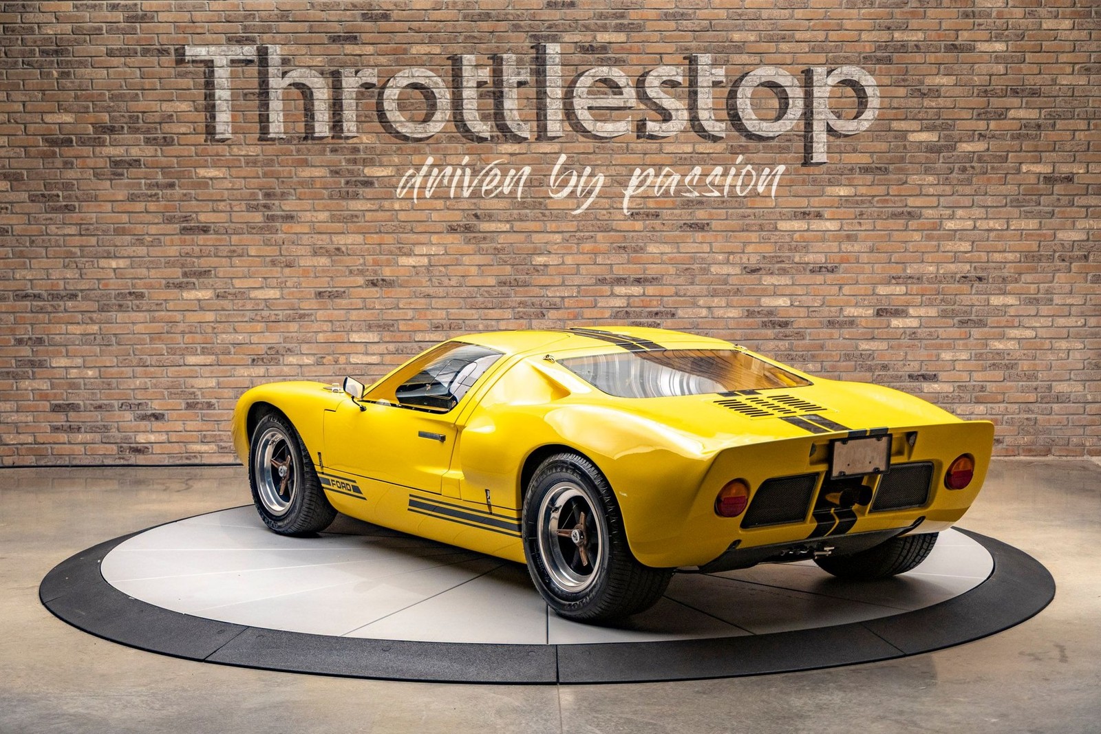 Ford-GT40-1965-Coupe-7