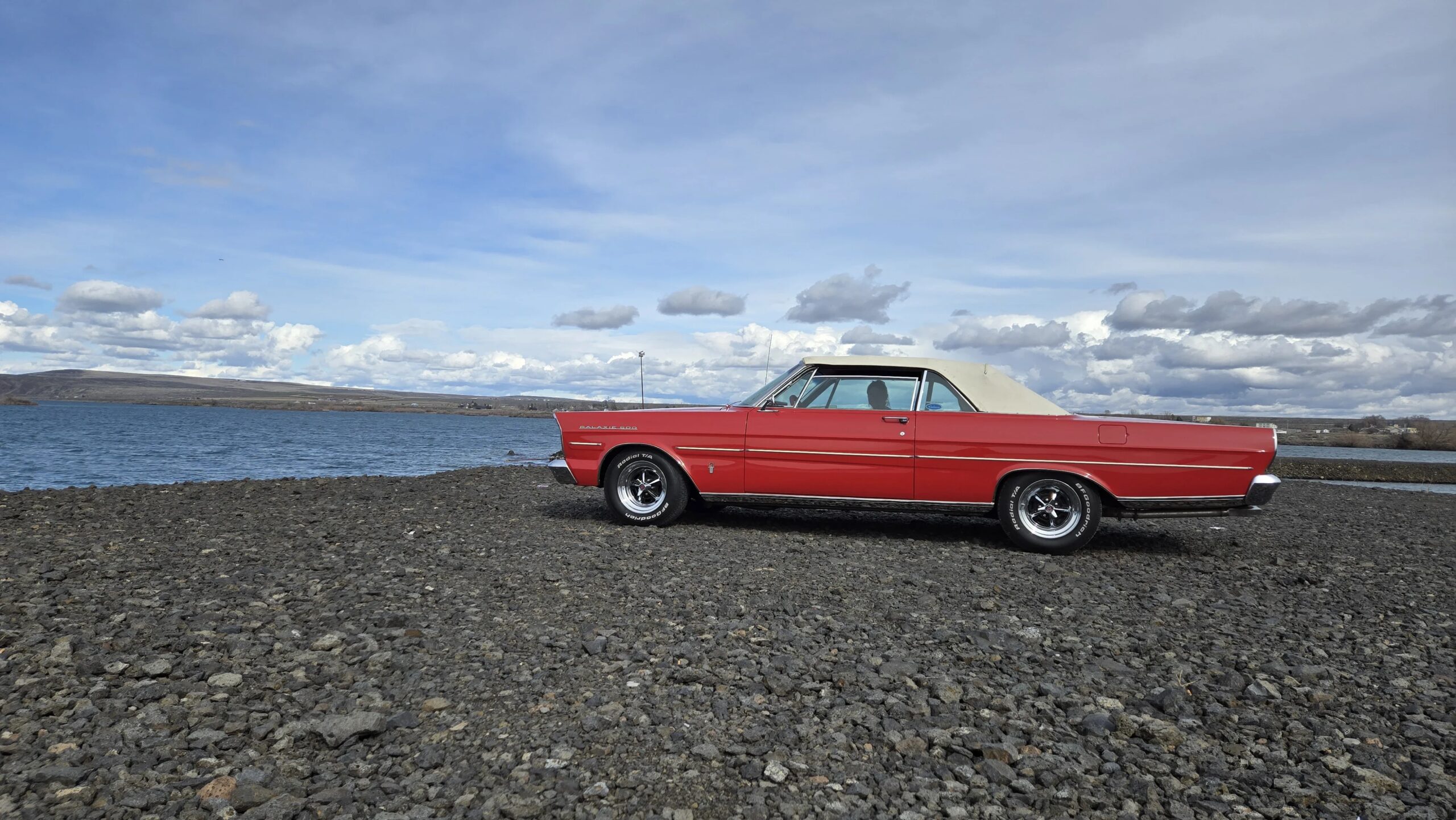 Ford-Galaxie-1965-Red-Red-2
