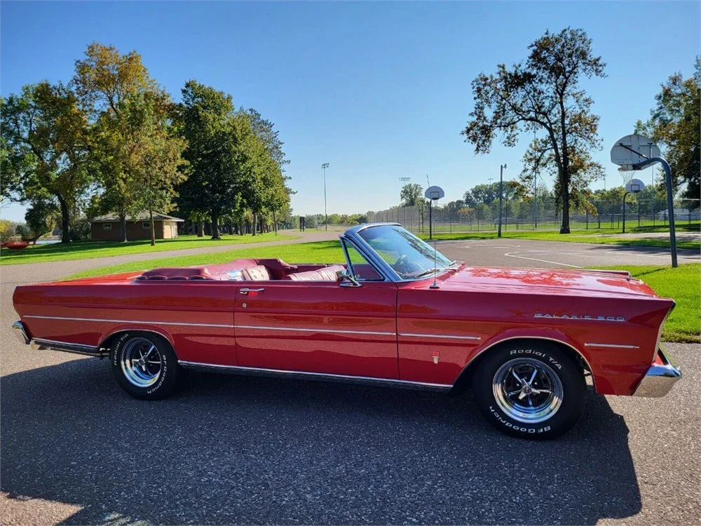 Ford-Galaxie-1965-Red-Red-65