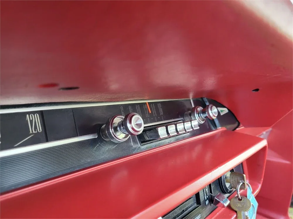 Ford-Galaxie-1965-Red-Red-80