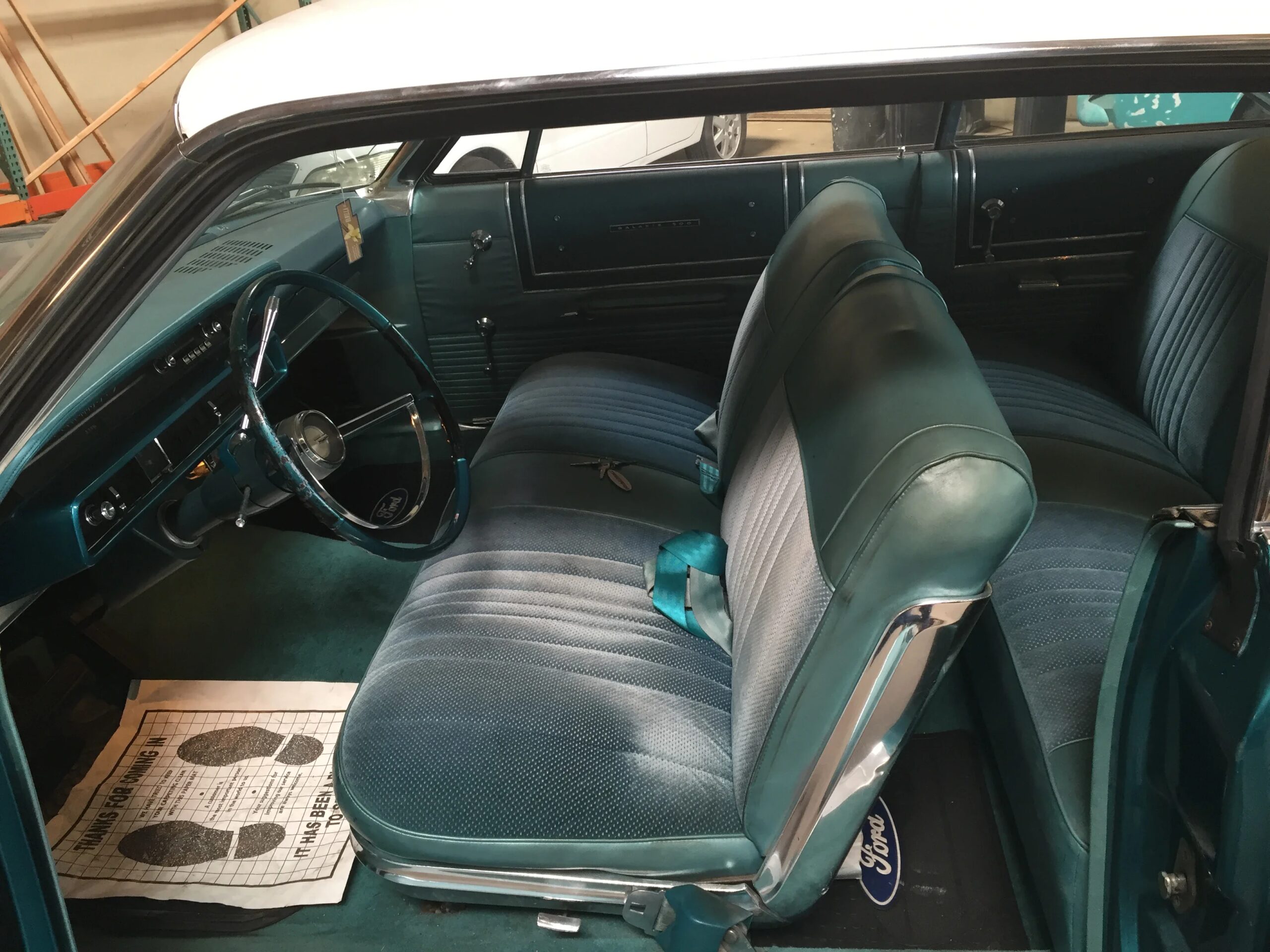 Ford-Galaxie-1965-White-Turquoise-1