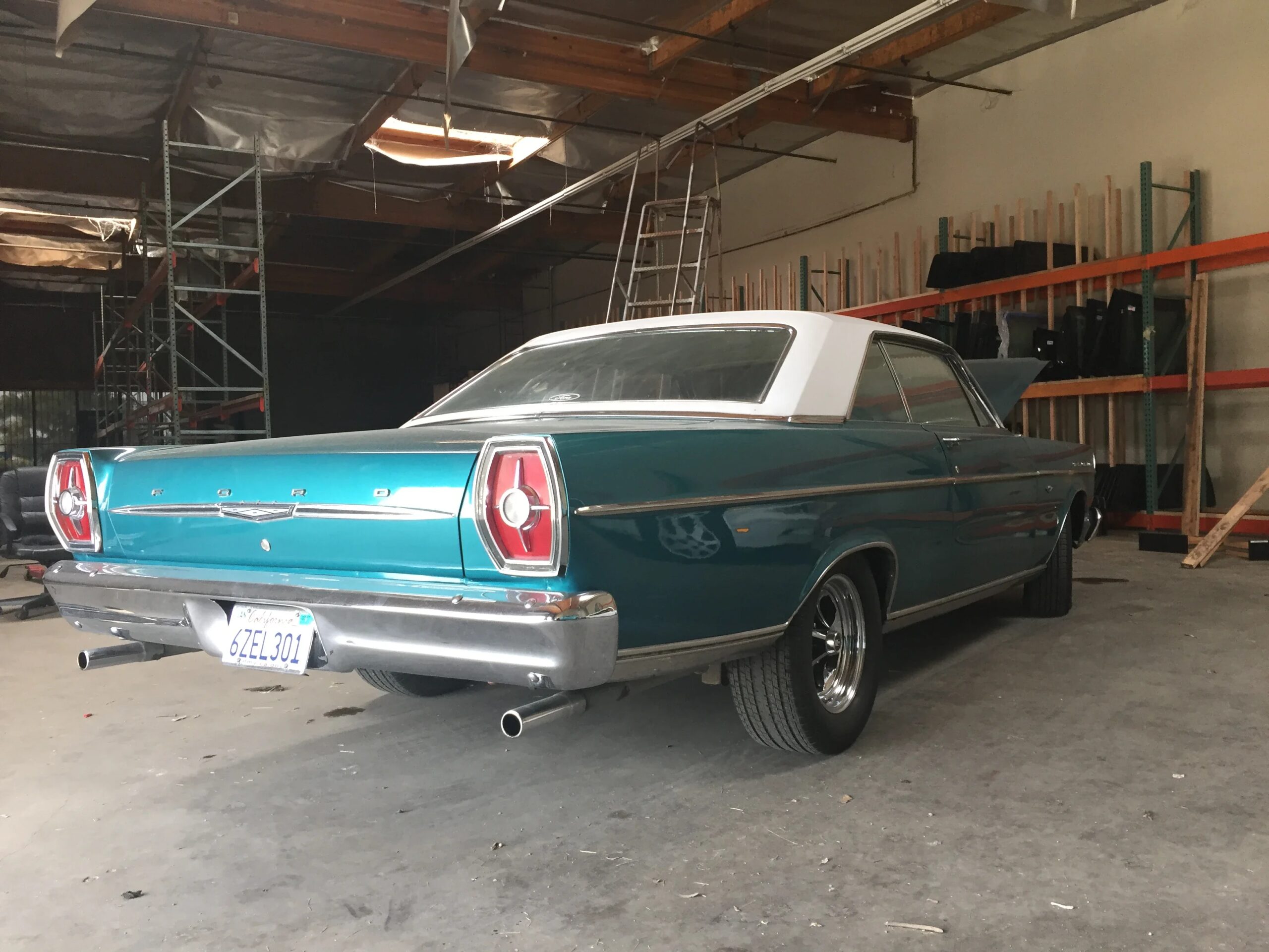 Ford-Galaxie-1965-White-Turquoise-2