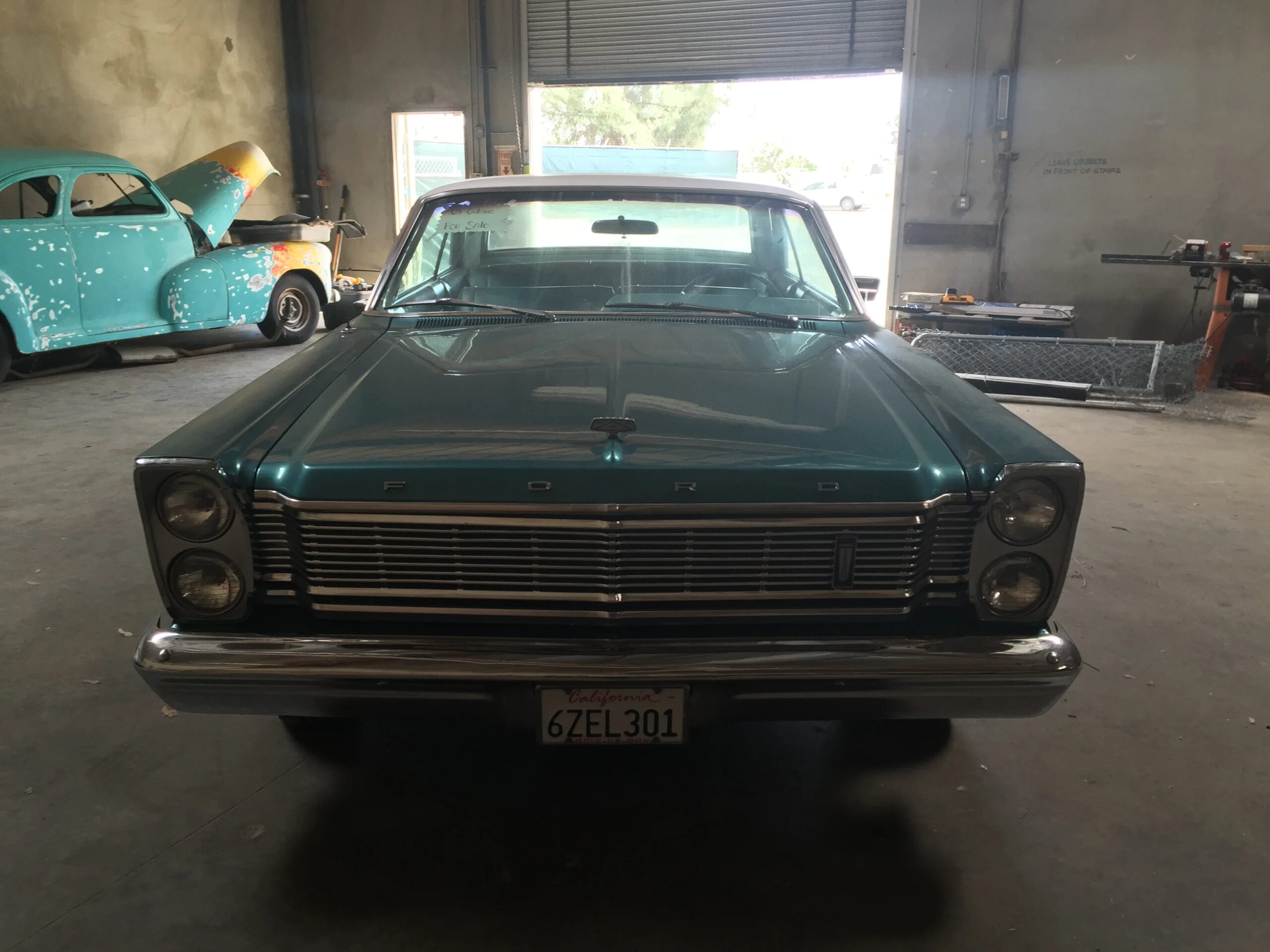 Ford-Galaxie-1965-White-Turquoise-4