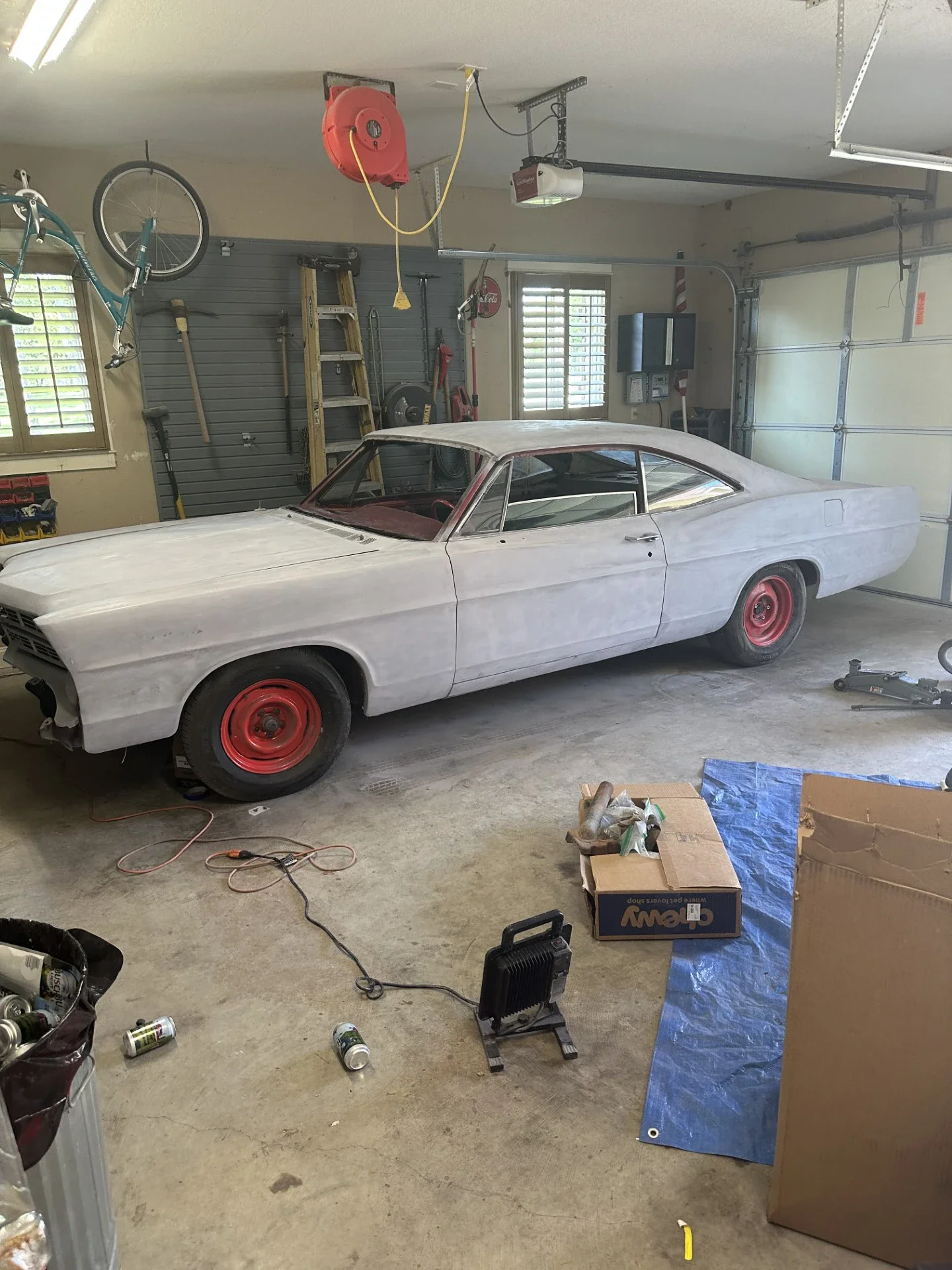 Ford-Galaxie-1967-Gray-Red-4