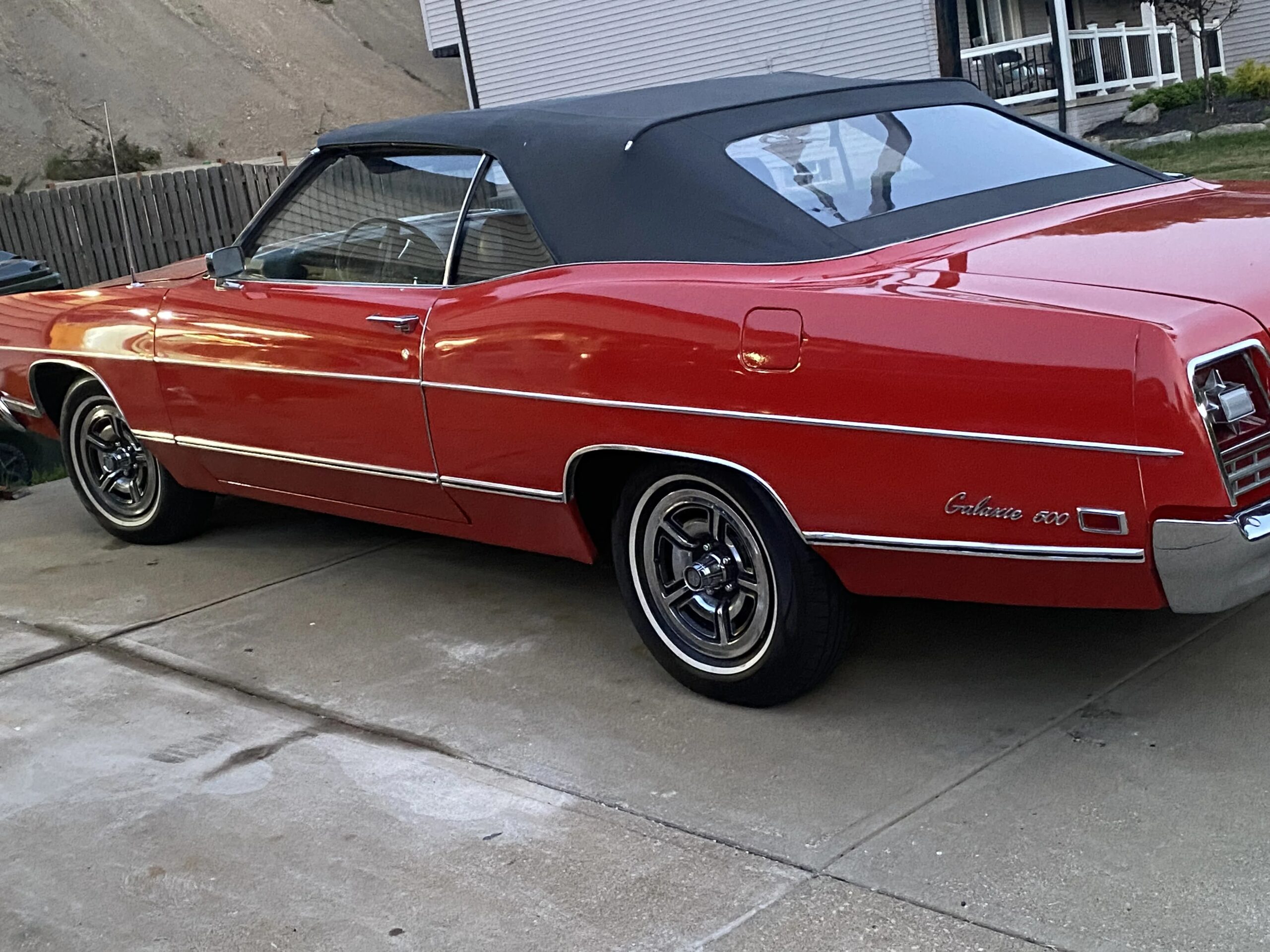 Ford-Galaxie-1969-Red-Black-4