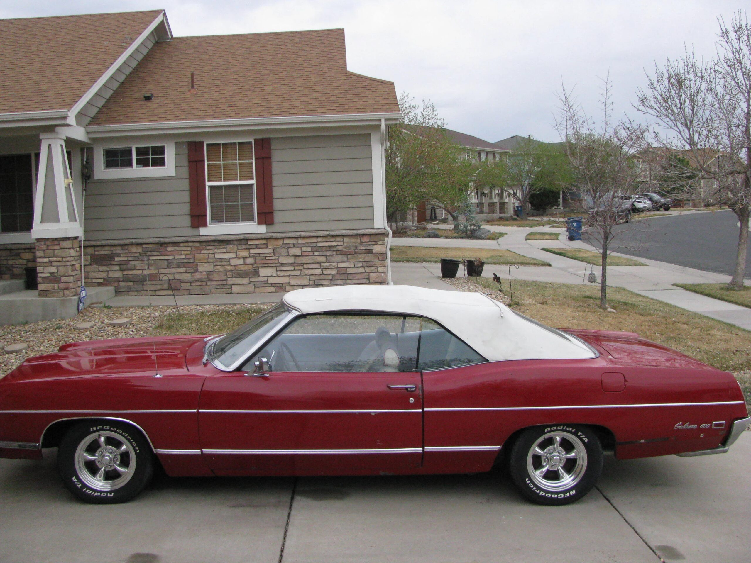 Ford-Galaxie-1969-Red-Gray