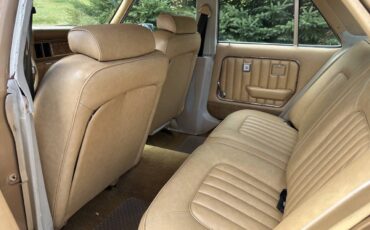 Ford-Granada-1975-Sedan-10