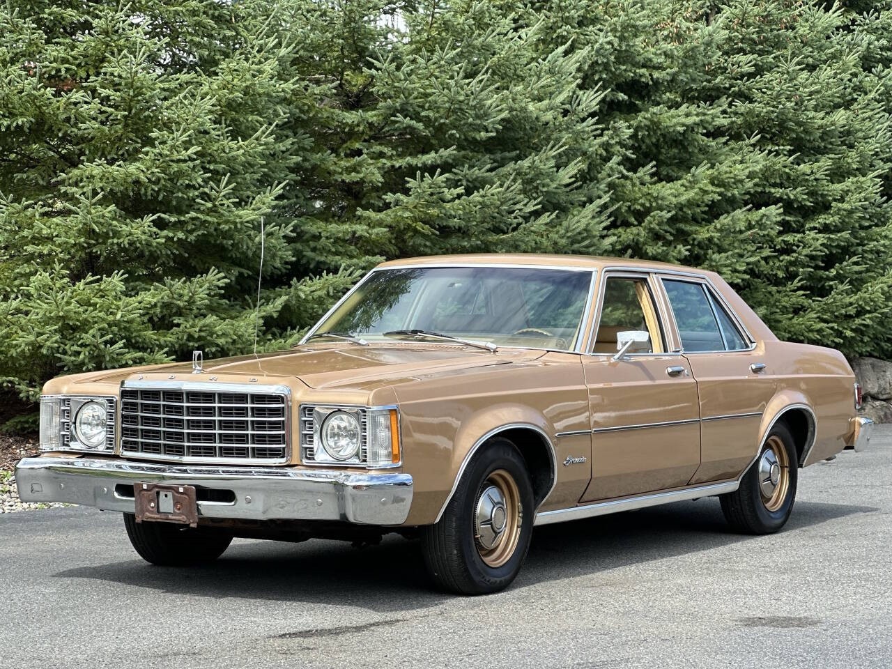 Ford-Granada-1975-Sedan-11