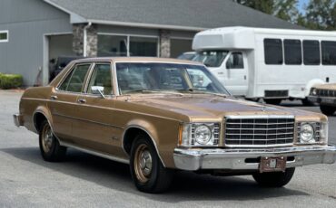 Ford-Granada-1975-Sedan-13
