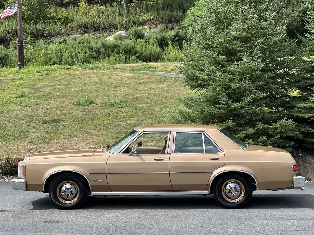 Ford-Granada-1975-Sedan-14