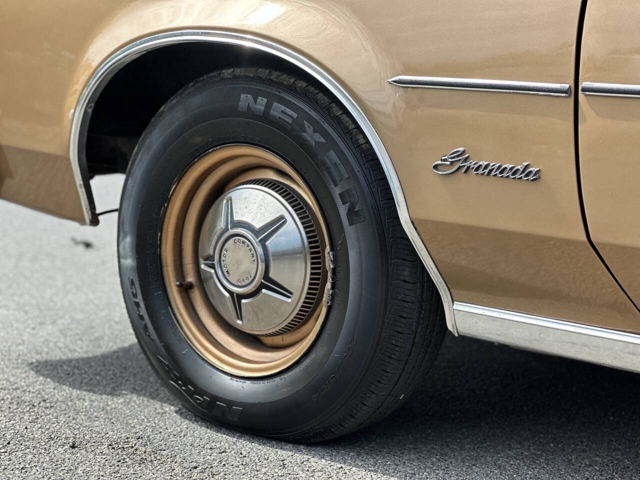 Ford-Granada-1975-Sedan-7