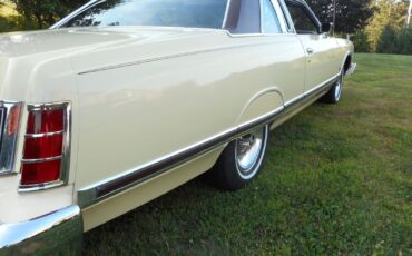 Ford-LTD-1977-Coupe-12