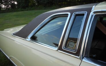 Ford-LTD-1977-Coupe-16