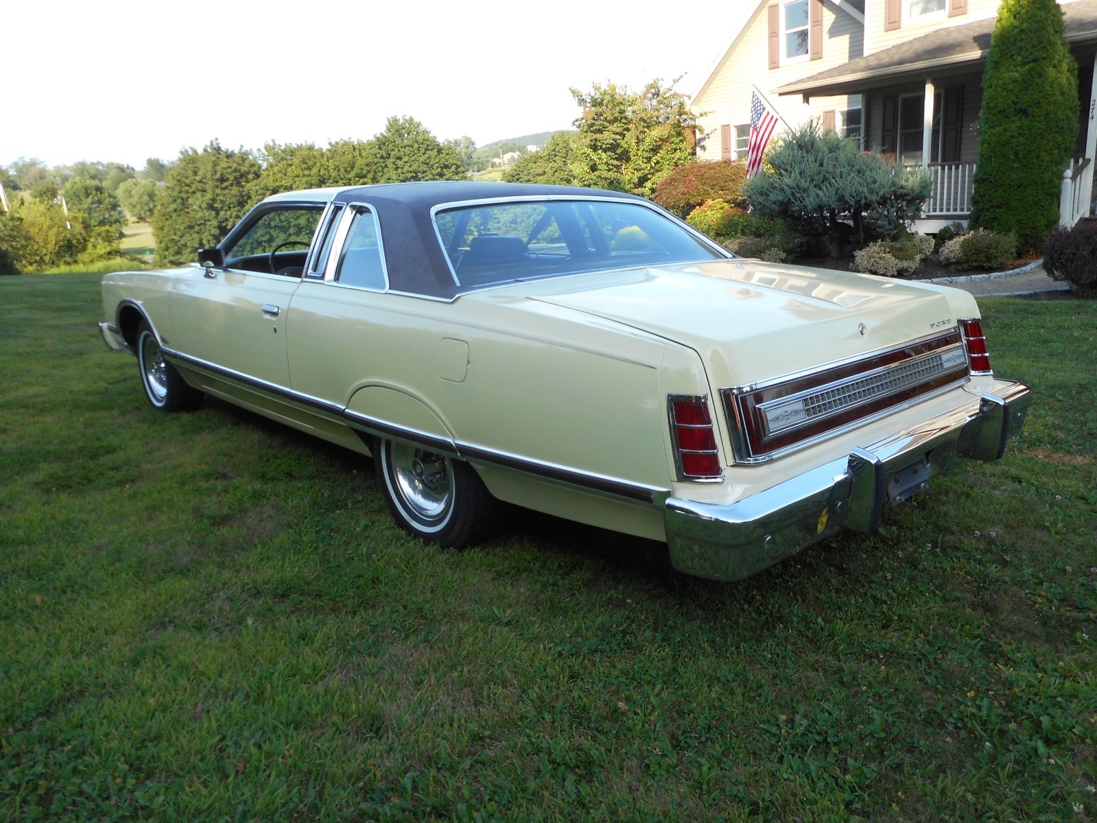 Ford-LTD-1977-Coupe-2