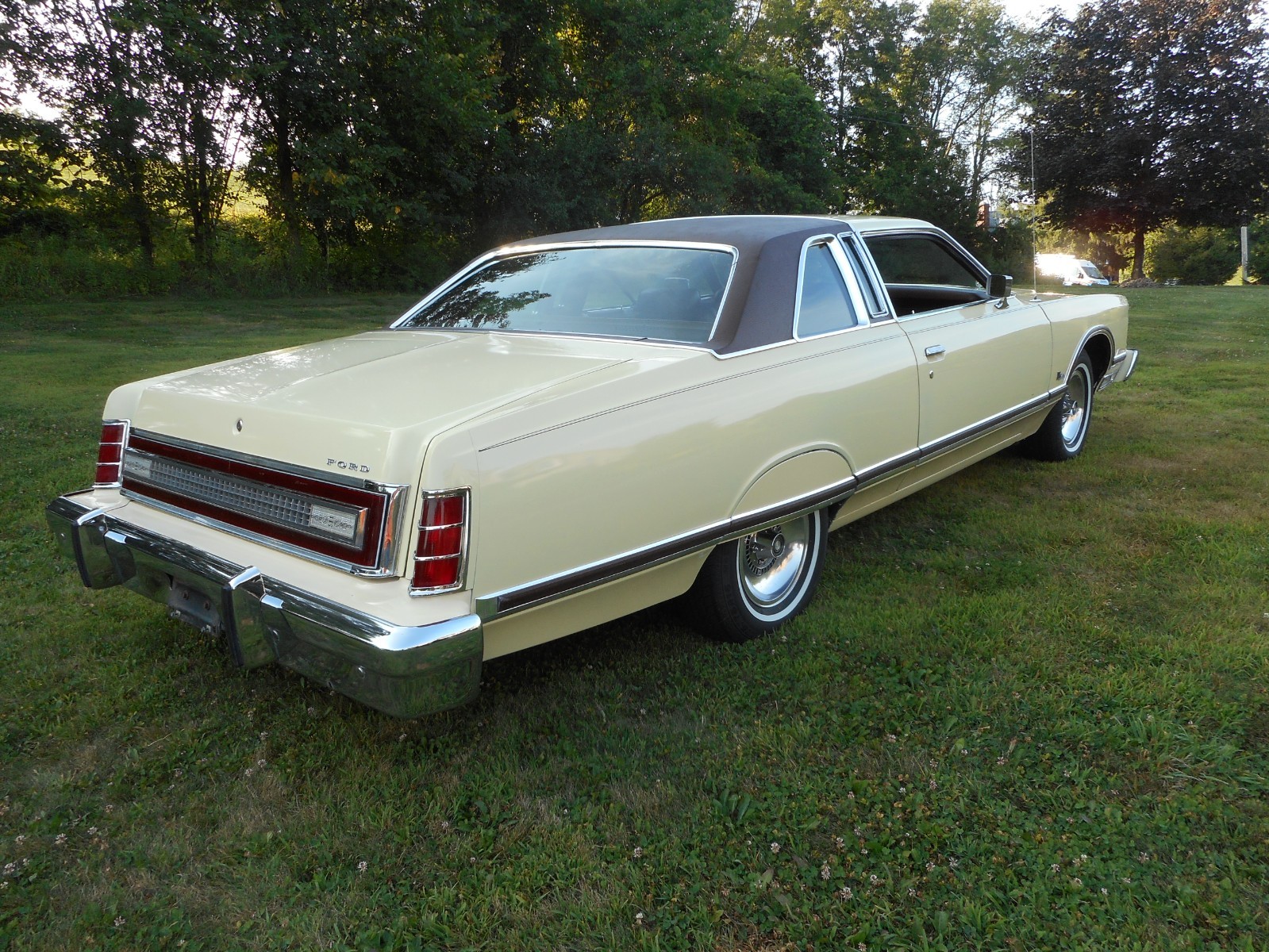 Ford-LTD-1977-Coupe-4