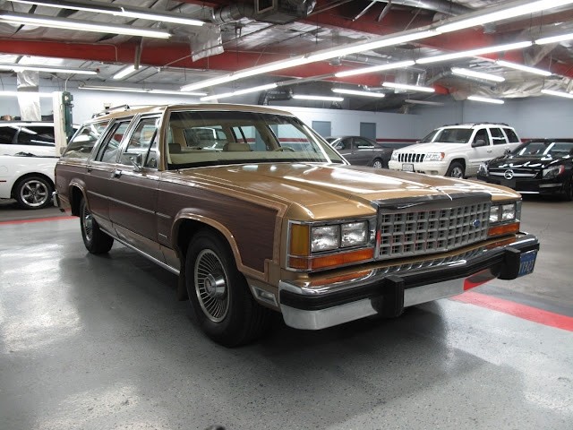 Ford-LTD-Crown-Victoria-1984-10