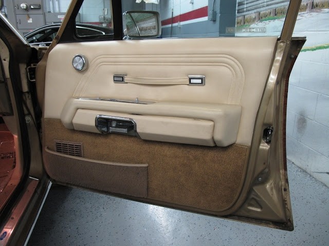 Ford-LTD-Crown-Victoria-1984-11